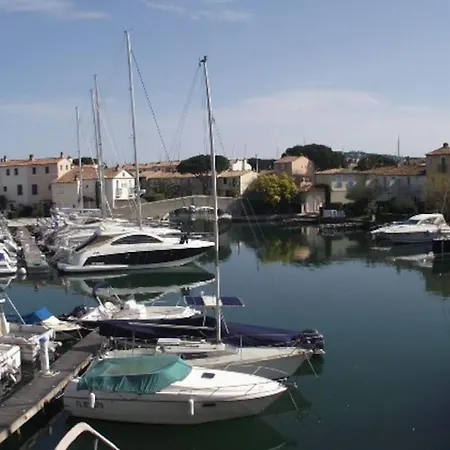 Port Superbe Vue Sur Canaux *